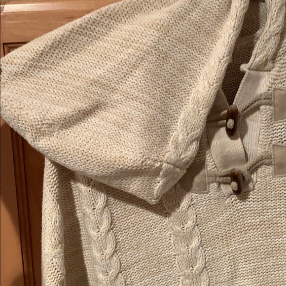 Girls hooded cape - Picture 2 of 2